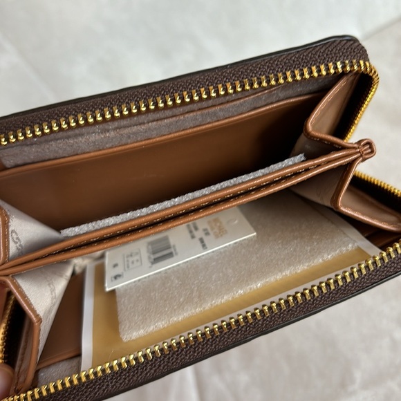 ✅SALE❤️‍🔥🆕Michael Kors Set🎁 - Picture 5 of 7